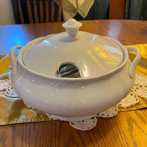 Royal limited white large soup tureen with lid discontinued piece