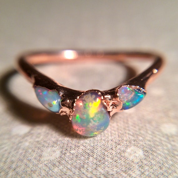 Opal Ring Roher Edelstein Ring Zierlicher Ring Stapelring Kupfer Chevron Ring Opal Rohstein Ring Oktober Geburtsstein Ring Etsy
