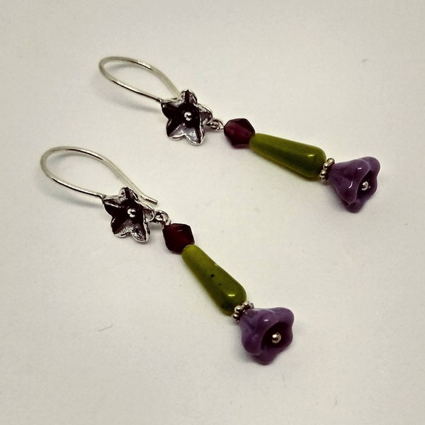 Pendientes flor con gancho, jade y flor de cristal prensado