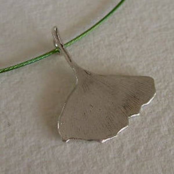 Pendentif feuille de Ginkgo collier de feuilles de ginkgo moyen / moyen