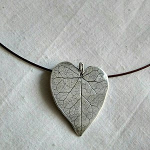 Hoja corazón media colgante/ Medium heart leaf necklace