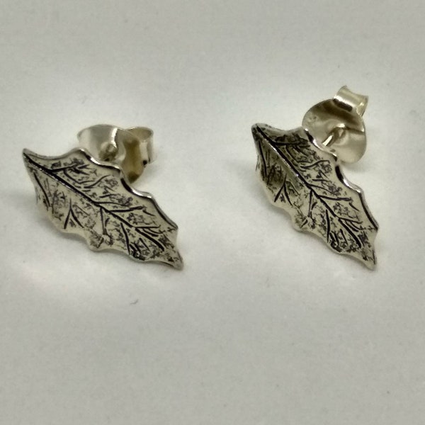 Pendientes mini hojita de roble/ Little oak tree leave earrings