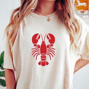 Retro Comfort Lobster Tshirt, Italian Summer Shirt, Beach Vibes Crewneck, Coastal Girl Gift, Funny Summer Holiday Tee, Coastal Lobster Shirt