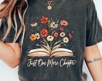 Retro Comfort Book Shirt, Just One More Chapter T-shirt, Bookish Sweatshirt, Floral Book Lover Gift, Book Nerd Crewneck, Librarian Tee