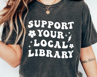 Camiseta de apoyo a la biblioteca local, camiseta de bibliotecaria, sudadera de recursos públicos, regalo para lectoras, cuello redondo para mujeres aficionadas a los libros