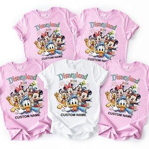 Disneyland 2026 personlig skjorta, Disneyland t-shirts, Disney semester t-shirts, Disney parkläder, Disney kläder, Disney 2026 familjetoppar bild 3
