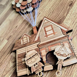 UP | Porta llaveros madera 15x13cm | Corte láser | 2 llaveros