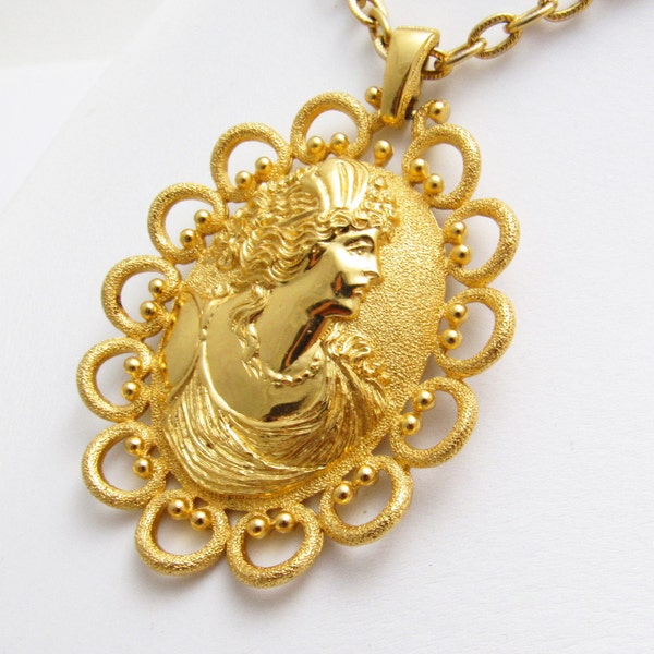 Large Pendant Cameo Necklace Vintage Trifari Jewelry Long Necklace N7633