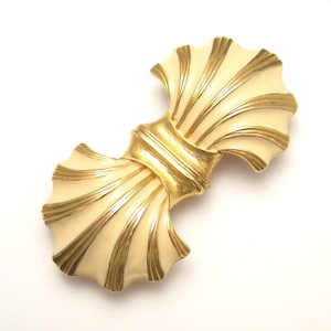 Mimi di N  Shell Buckle Cream Enamel 1986