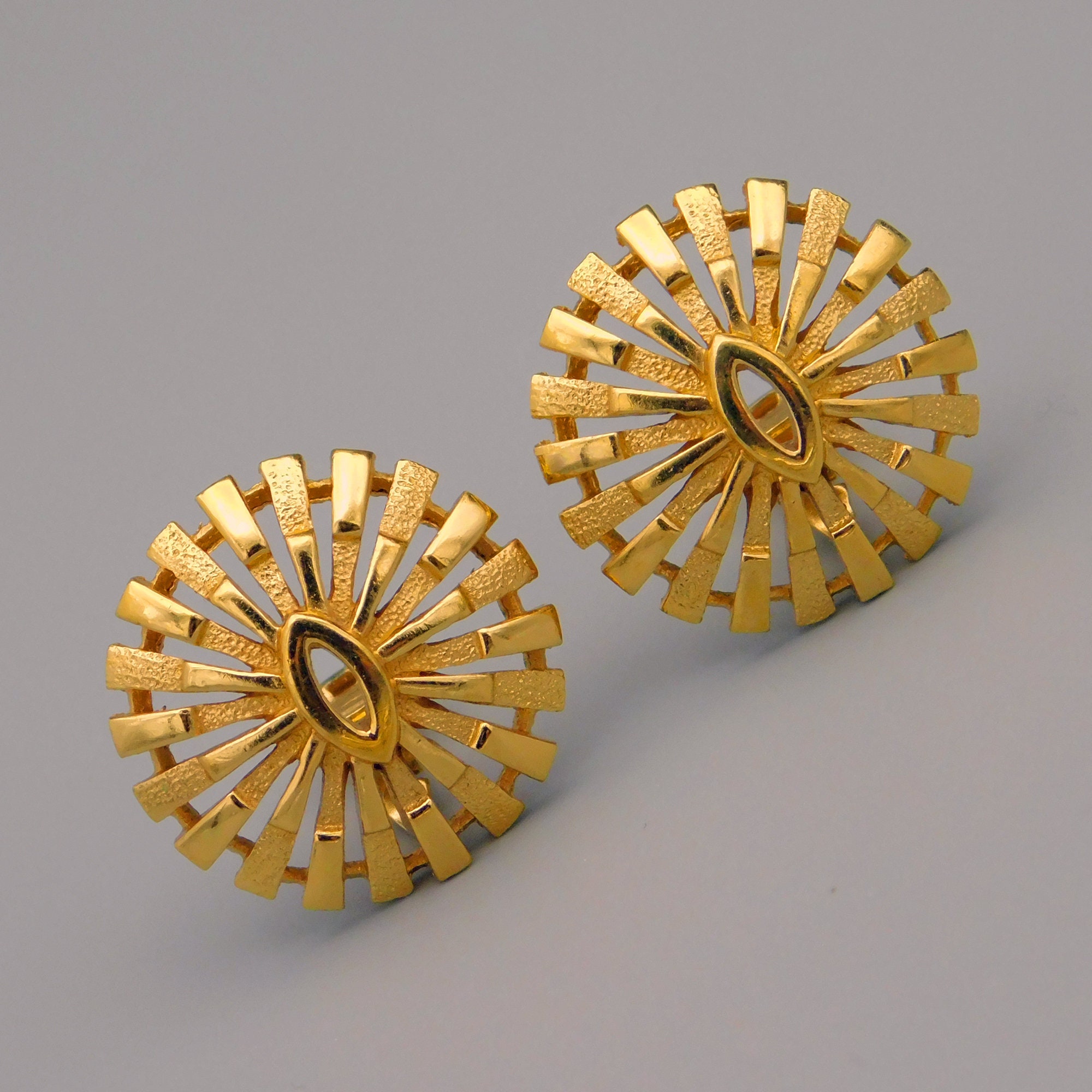 Trifari earrings deals vintage jewelry