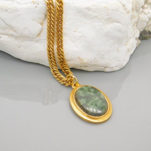 Vintage Oval Green Pendant, Green Pendant Necklace, Vintage Jewelry, Costume Jewelry
