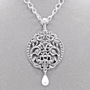 Collar vintage de Avon: colgante grande en tono plateado con perla artificial imagen 3