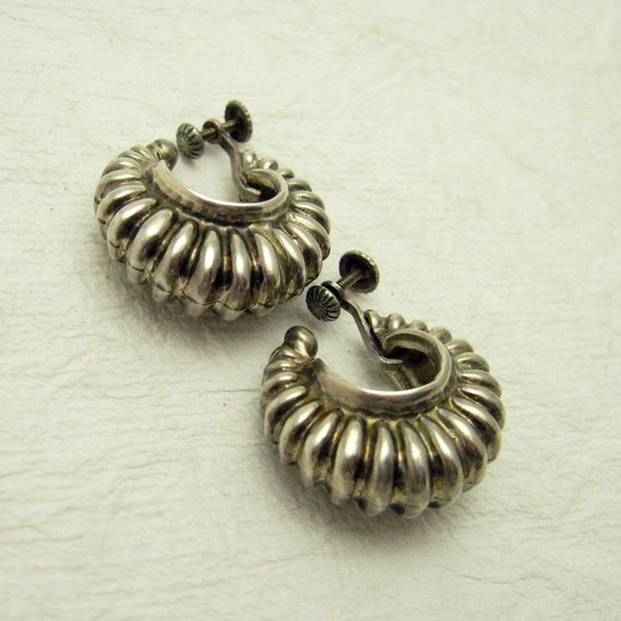 Sterling Shrimp Earrings Screw On Repousse Jewelry - image 5