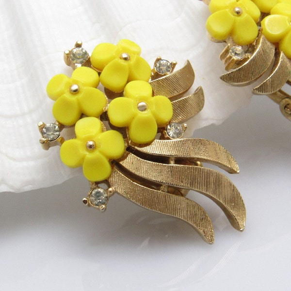 Vintage Trifari Earring Yellow Flower Bouquet Mid Century Jewelry E7648