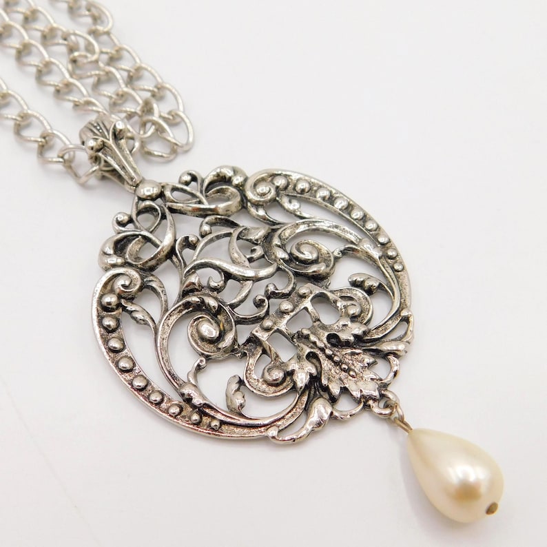 Collar vintage de Avon: colgante grande en tono plateado con perla artificial imagen 1