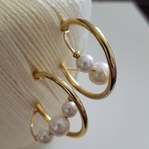 Chic swirling golden pearl accented hoops