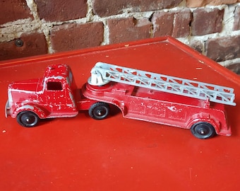 Vintage TootsieToy Diecast Ladder Truck (19A)