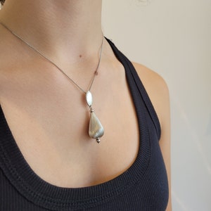 Sarah Coventry Silver Tone 60&#39;s Satin Glow Pendant Necklace