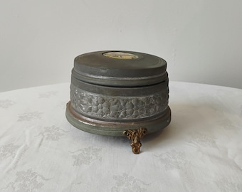 Vintage Metal Musical Powder Puff Box