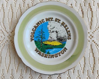Volcanic Mt. St. Helens Washington Souvenir Plate W1.156