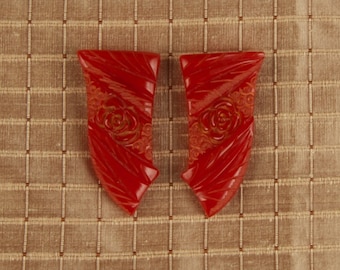SALE WAS 65 Fabulous Red Carved Bakelite Shoe Clips zlo