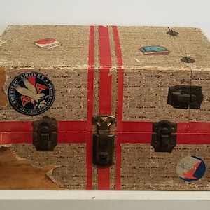 Canvas Look Wooden Wallpaper Lined Steamer Doll Trunk