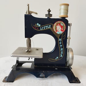 Vintage Little Mother Sewing Machine - Etsy