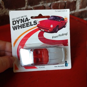 Vintage Dyna-Wheels Diecast Metal Auto - Neu verpackt (19A)