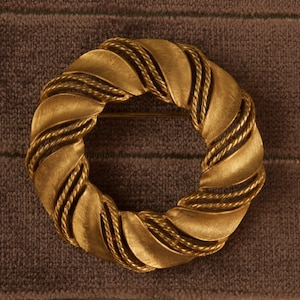 Vintage Trifari Wreath Circle Pin Brooch image 1