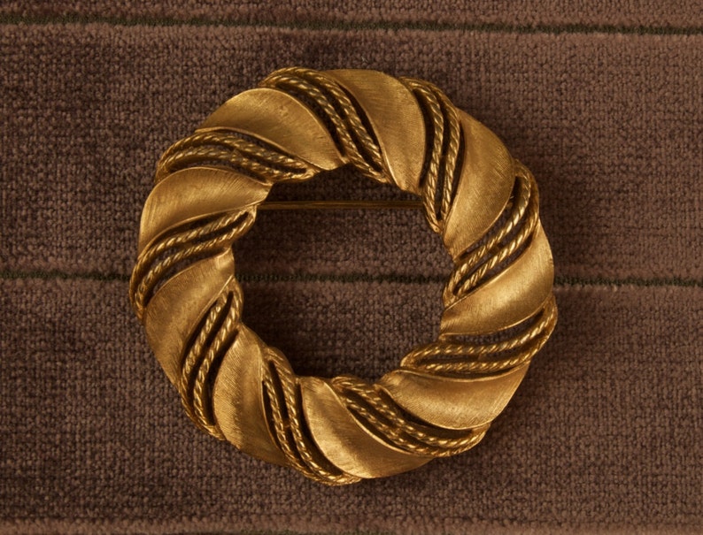 Vintage Trifari Wreath Circle Pin Brooch image 1