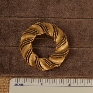 Vintage Trifari Wreath Circle Pin Brooch image 2