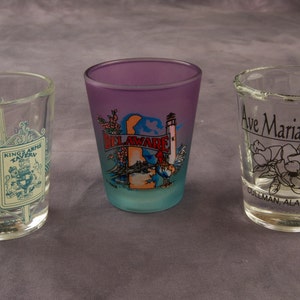 Set von drei Souvenir Schnapsgläsern