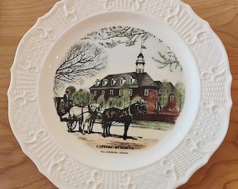 Capital Building Williamsburg Virginia Souvenir Plate W1.77