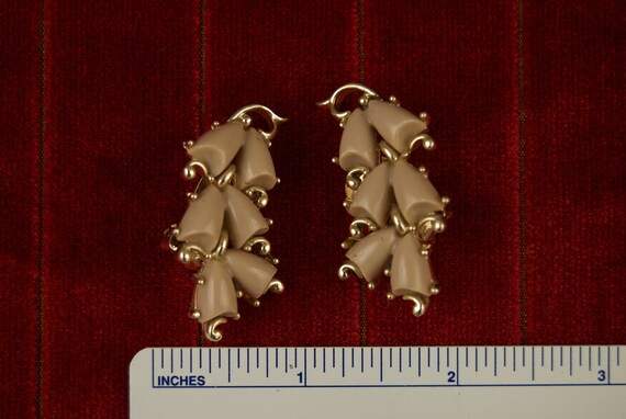 Vintage Kramer Thermoset Clip Earrings - image 2