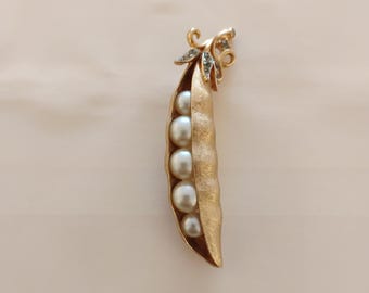 Alfred Philippe Trifari Pearl Pea Pod Brooch
