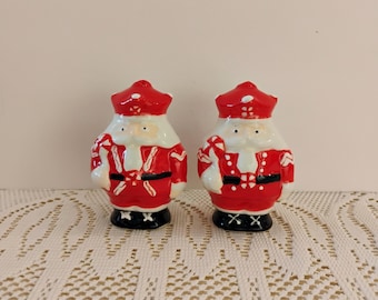 Vintage Nutcracker Salt and Pepper Shakers Xmas-6