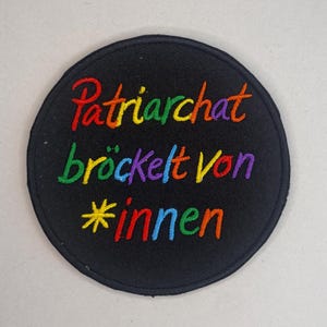 Patriarchat bröckelt von innen Patch – feminist embroidery, queer politics, anti patriarchy statement
