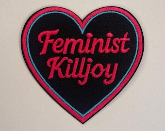 Naszywka feministyczna Killjoy – naszywka z sercem o politycznym przesłaniu, haftowana, dodająca siły, głośna, buntownicza, protestacyjna