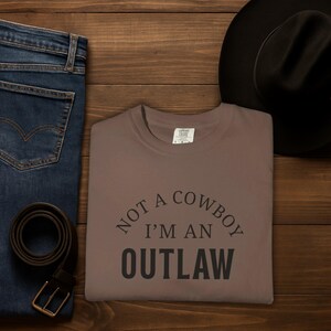Outlaw Graphic Tee: Western Cowboy Comfort Colors T-shirt bild 7