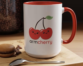 Armcherry Community Fan Accent Kaffemugg (11, 15oz), Merch-presentidéer för fans från Podcast med fåtöljexpert, presenter till Dax Shepard och Monica Padman