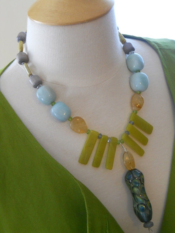 Strut Your Stuff necklace GlassPeace bead peridot quartz | Etsy
