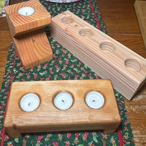 Portavelas de madera hecho a mano.