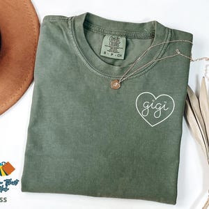 Comfort Colors Gigi Heart Shirt, Cute Gigi T-Shirt Gift, Stylish Casual Grandma Shirt, Graphic Tee Shirt, Trendy Gigi Shirt, Cool Mom Gift afbeelding 4