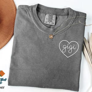 Comfort Colors Gigi Heart Shirt, Cute Gigi T-Shirt Gift, Stylish Casual Grandma Shirt, Graphic Tee Shirt, Trendy Gigi Shirt, Cool Mom Gift afbeelding 3