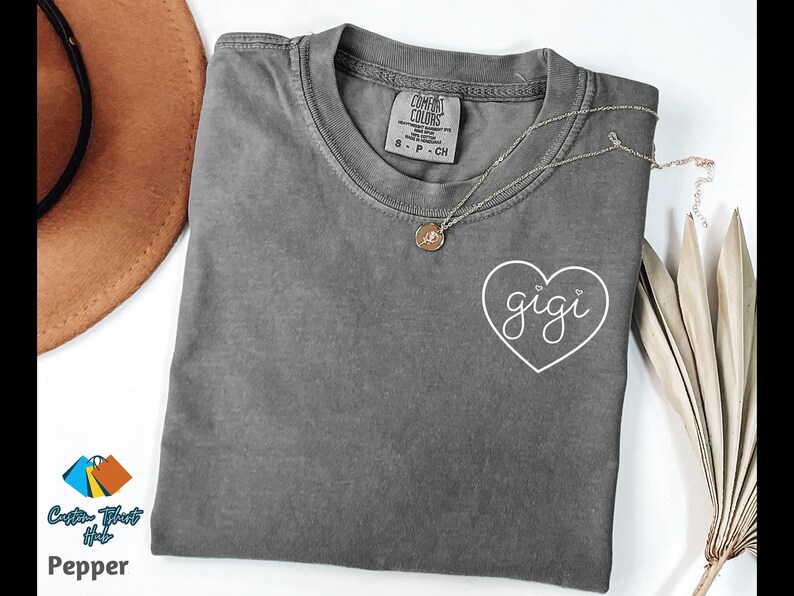 Comfort Colors Gigi Heart Shirt, Cute Gigi T-Shirt Gift, Stylish Casual Grandma Shirt, Graphic Tee Shirt, Trendy Gigi Shirt, Cool Mom Gift afbeelding 3
