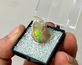 AAA レインボーオパール 7.8g、エチオピア産オパール原石 - 原石