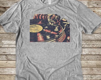 Retro Vinyl Cat Tee, Cat DJ Shirt, Vinyl Record Turntable Tee, Music Lover Gift, Retro Cat Graphic Tee, Vintage Record Player Lover Gift