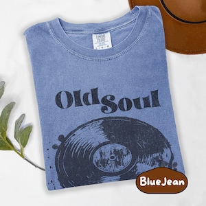 Retro Vinyl Record Old Soul T-Shirt, Vintage Vinyl Record Graphic Tee for Women & Men, Retro Music Lover Gift for Vinyl Collectors