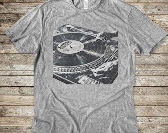 Retro Distressed Vinyl Record Turntable T-Shirt Retro Distressed Vinyl Record Turntable T-Shirt