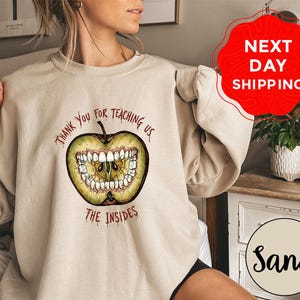 Magnus Archives Apple Teeth Sweatshirt, Tack för att du lärde oss, Gåva till Magnus Archives-fan, Skräckpodcast-fantröja bild 2